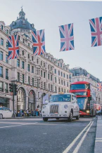 Discover essential England travel tips, including budgeting, transportation, accommodations, and must-visit attractions, for a memorable and enjoyable trip.